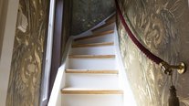 Der Treppenaufstieg zum traumhaften Turmzimmer